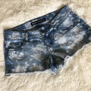 Love Culture ladies shorts size 3🌹